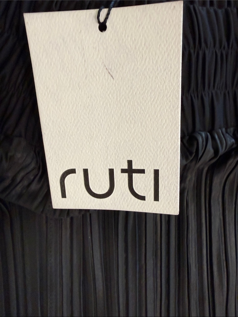 Ruti Black Pleated Maxi Skirt with Elastic Waist - Picture 6 of 8